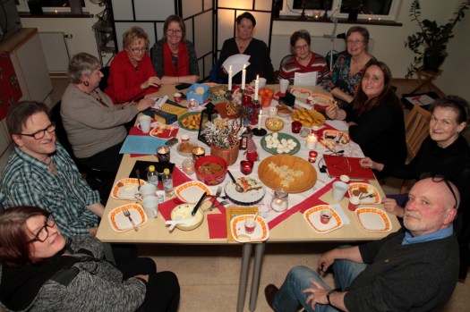 0x-20181212-023 Skrivande, Julsaga